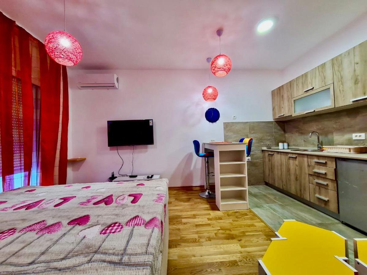 Naki Apartments พอดโกริกา ภายนอก รูปภาพ