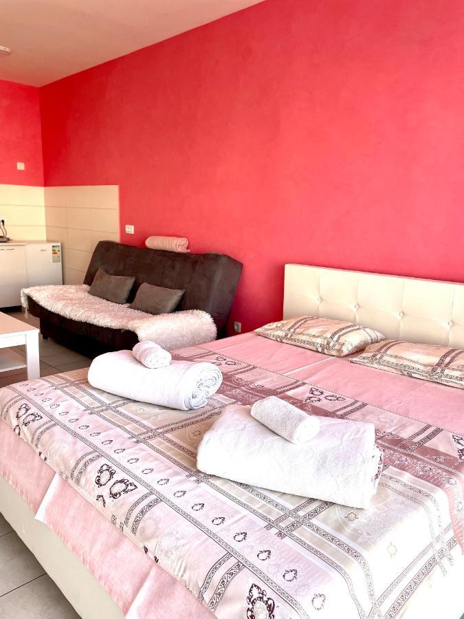 Naki Apartments พอดโกริกา ภายนอก รูปภาพ