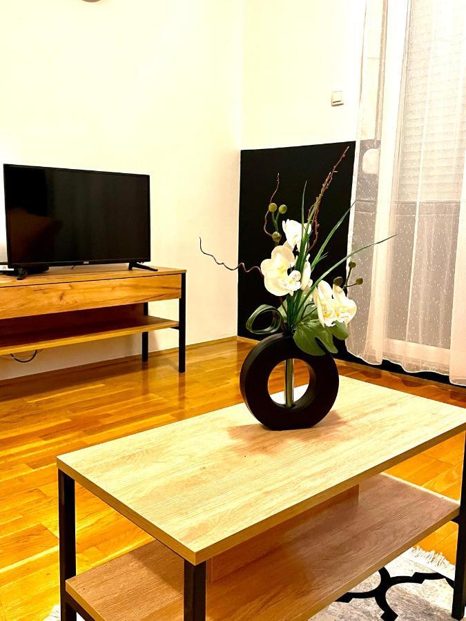 Naki Apartments พอดโกริกา ภายนอก รูปภาพ