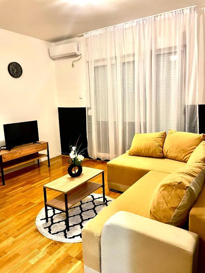 Naki Apartments พอดโกริกา ภายนอก รูปภาพ