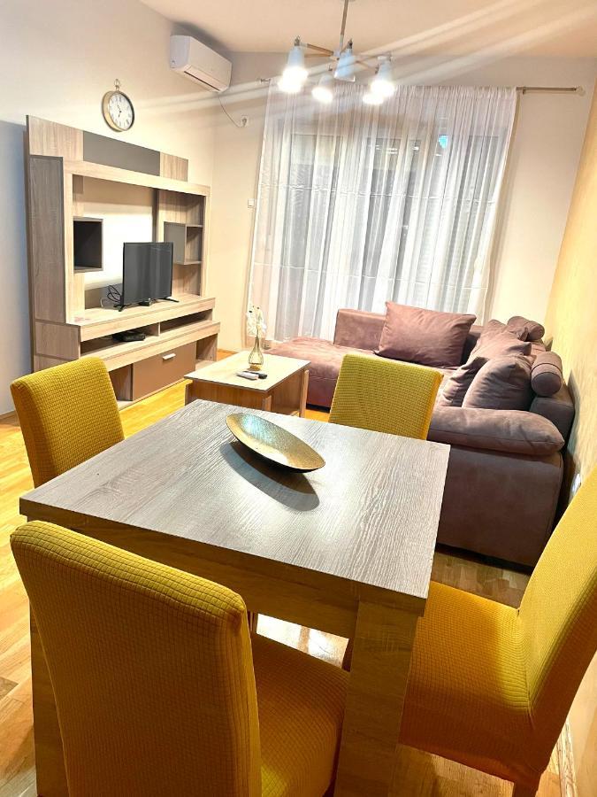 Naki Apartments พอดโกริกา ภายนอก รูปภาพ