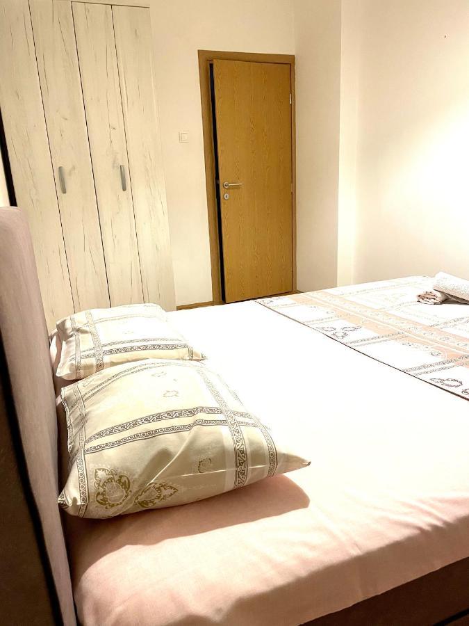 Naki Apartments พอดโกริกา ภายนอก รูปภาพ