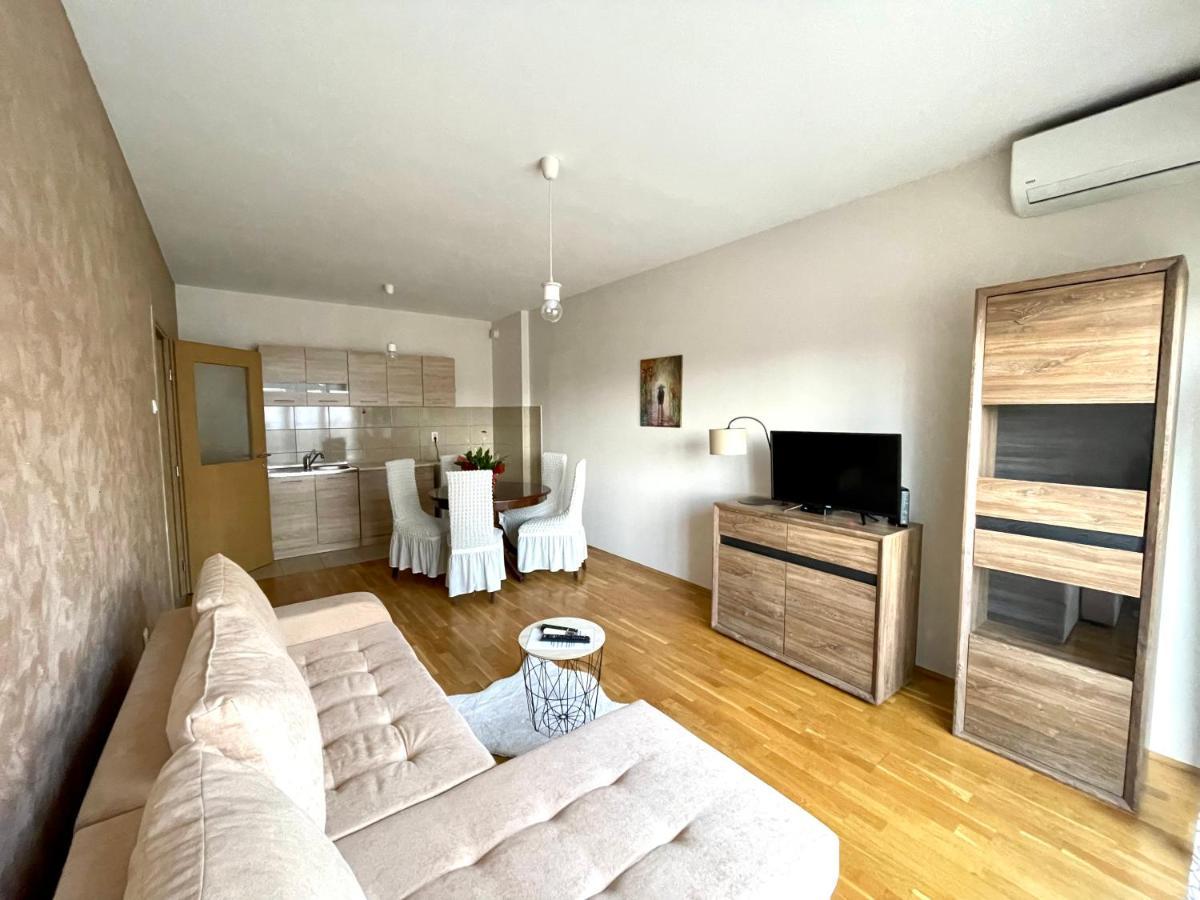 Naki Apartments พอดโกริกา ภายนอก รูปภาพ