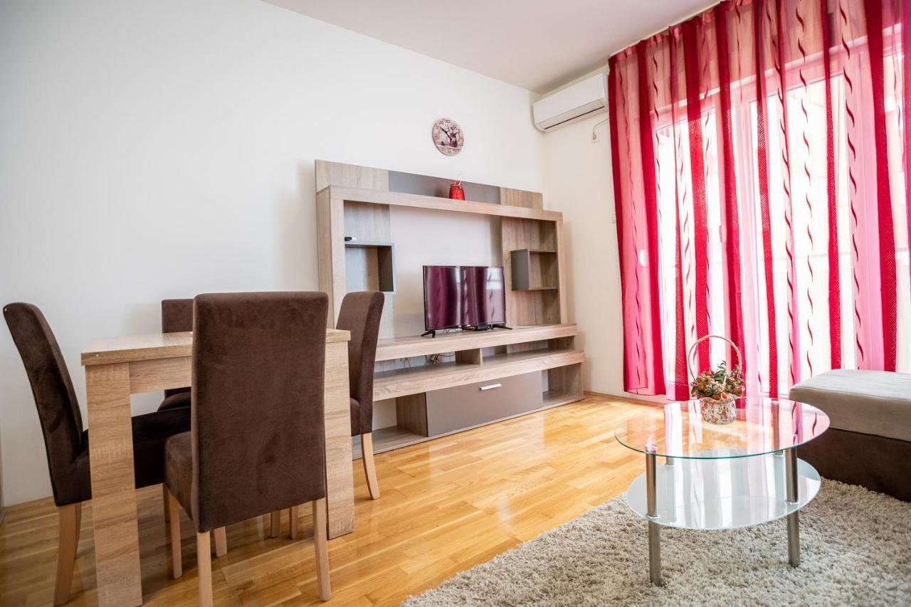 Naki Apartments พอดโกริกา ภายนอก รูปภาพ