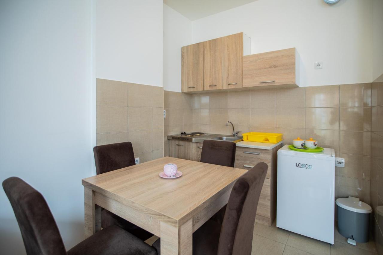 Naki Apartments พอดโกริกา ภายนอก รูปภาพ
