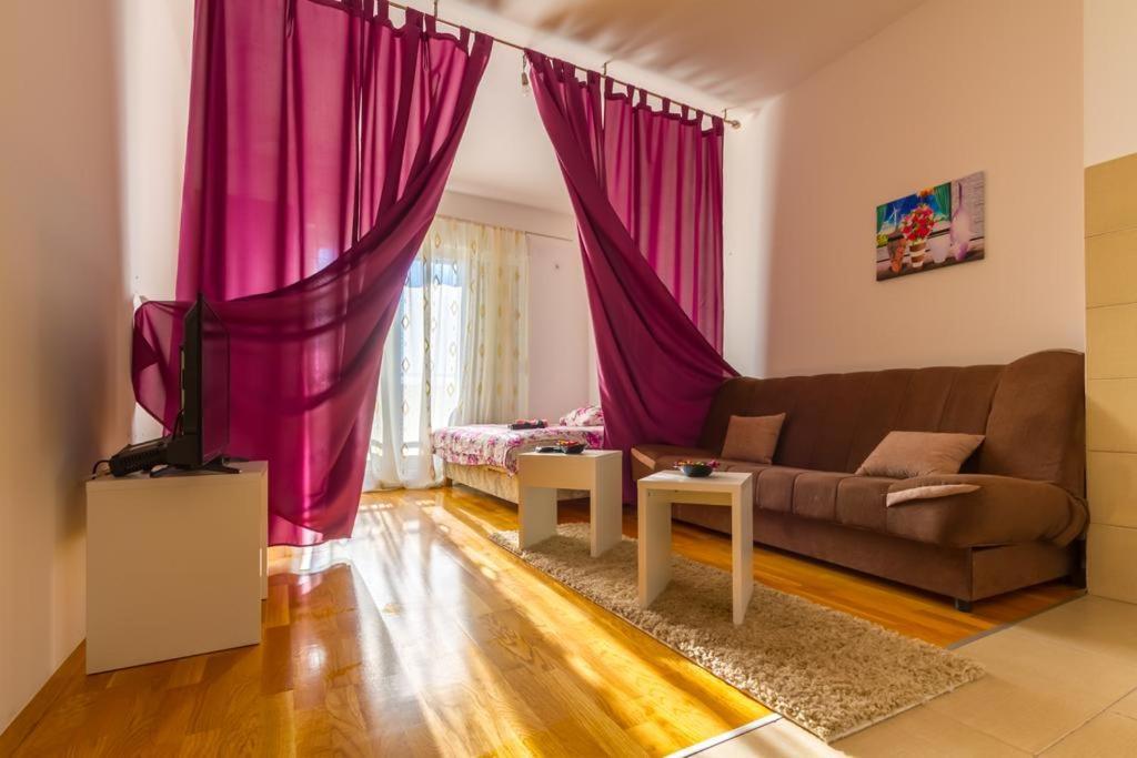 Naki Apartments พอดโกริกา ภายนอก รูปภาพ