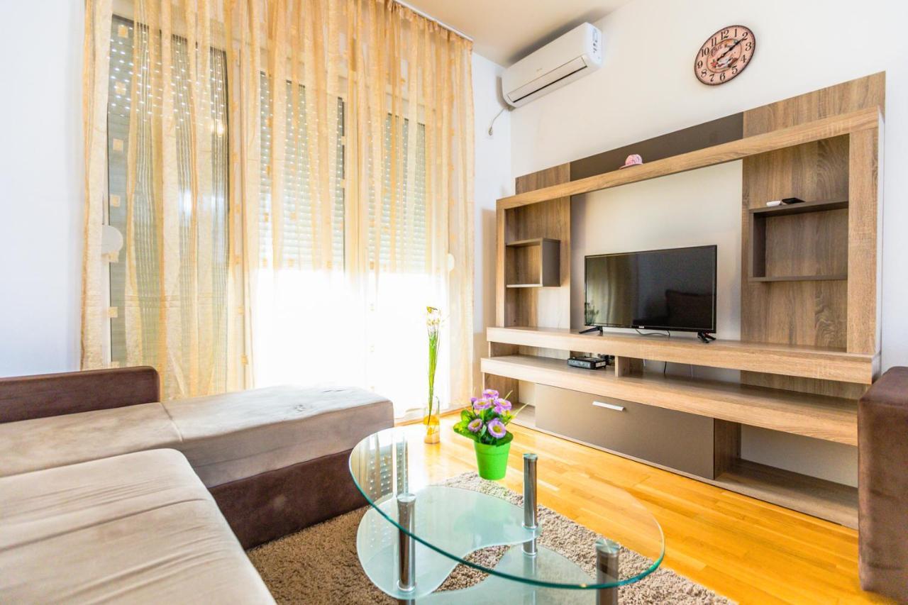 Naki Apartments พอดโกริกา ภายนอก รูปภาพ