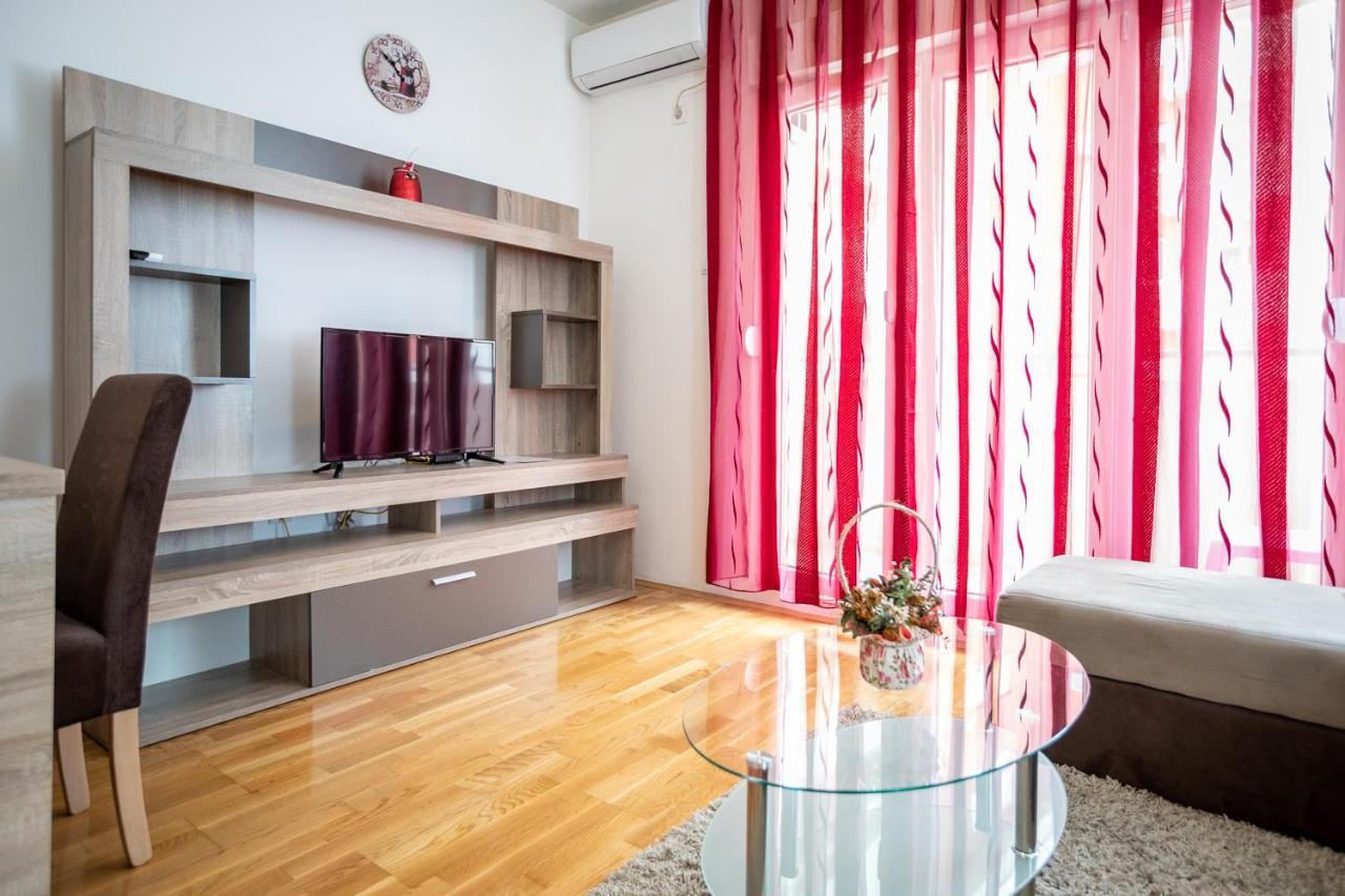 Naki Apartments พอดโกริกา ภายนอก รูปภาพ